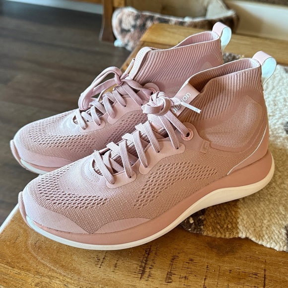 Lululemon Chargefeel Mid Workout Shoes 7.5 - Picture 2 of 6